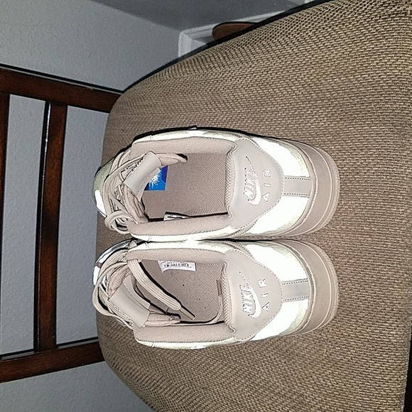 Shoes - Picture 3 of 7